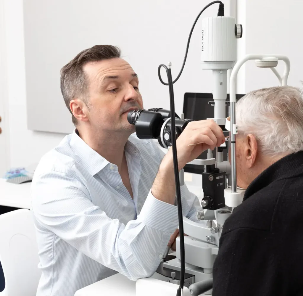 Dr Konrad Jost Augenarzt Zuerich Besprechung Patient